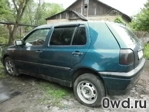 Битый автомобиль Volkswagen Golf